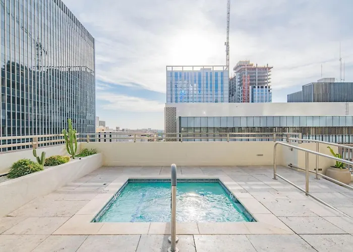 Sky Terrace Dt Highrise, Gym, Pool, Parking, W-d,golf Apartment Phoenix