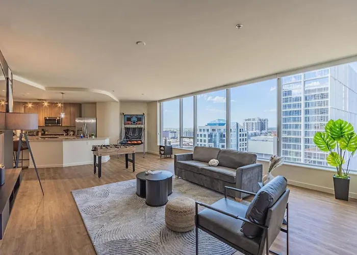 Apartment Sky Terrace Dt Highrise, Gym, Pool, Parking, W-d,golf Phoenix