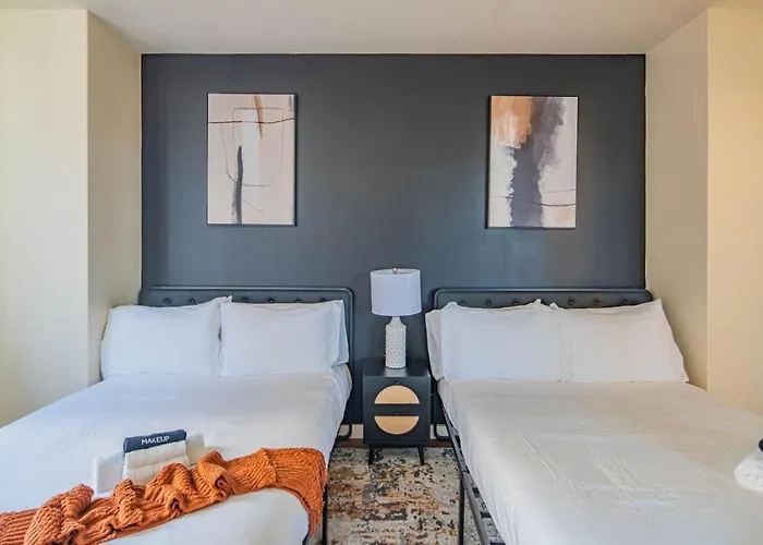 Apartment Sky Terrace Dt Highrise, Gym, Pool, Parking, W-d,golf *