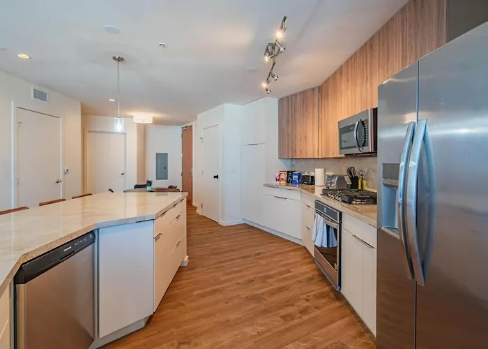 Sky Terrace Dt Highrise, Gym, Pool, Parking, W-d,golf Apartment *