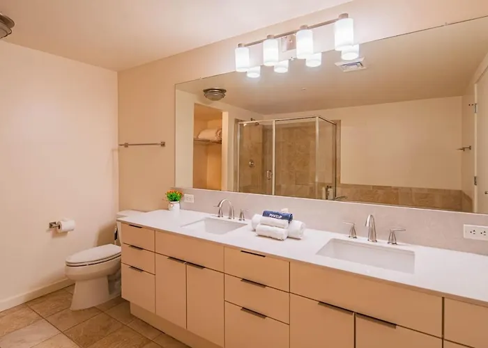 Apartment Sky Terrace Dt Highrise, Gym, Pool, Parking, W-d,golf *