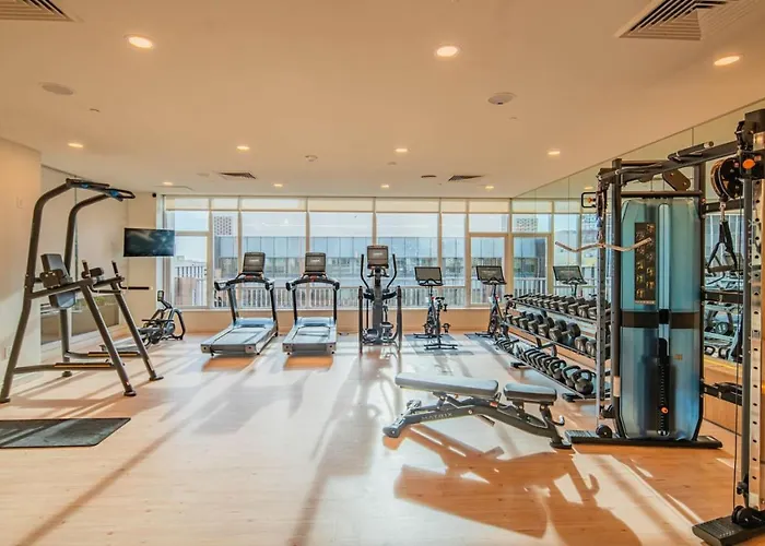 Sky Terrace Dt Highrise, Gym, Pool, Parking, W-d,golf Apartment Phoenix