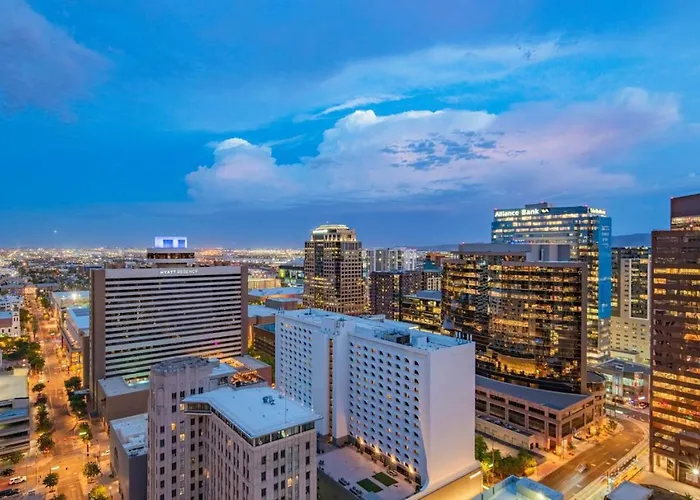 Apartment Sky Terrace Dt Highrise, Gym, Pool, Parking, W-d,golf Phoenix
