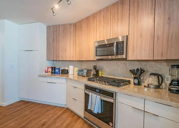 Sky Terrace Dt Highrise, Gym, Pool, Parking, W-d,golf Apartment *