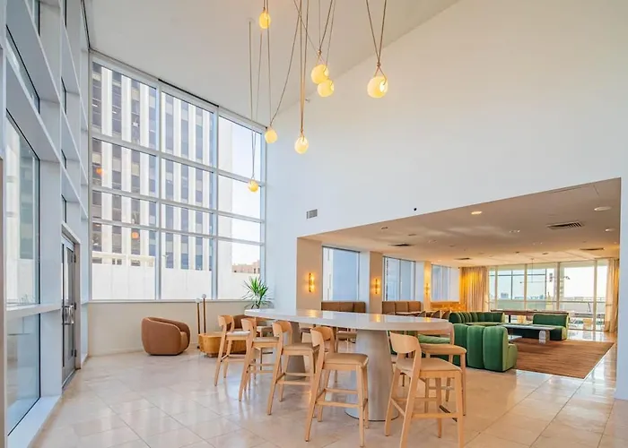 Apartment Sky Terrace Dt Highrise, Gym, Pool, Parking, W-d,golf *