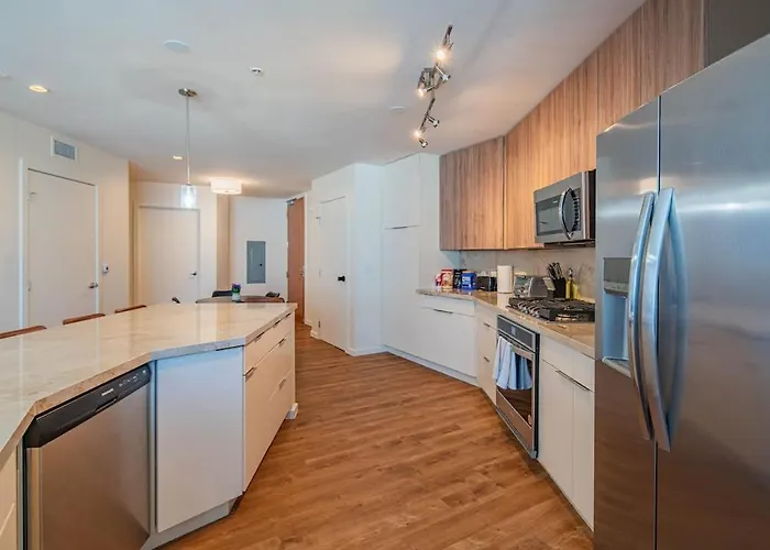 Sky Terrace Dt Highrise, Gym, Pool, Parking, W-d,golf Apartment Phoenix